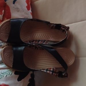 Crocs A-Leigh black leather wedge 9